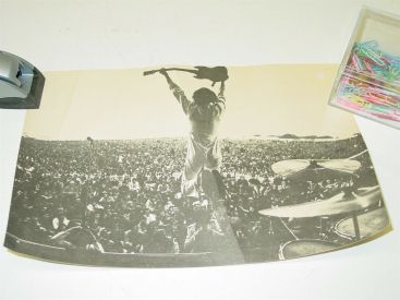 Insert from THE WHO 1970 Live at Leeds Album Pete Townsend at Isle of Wight Main Image Insert from THE WHO 1970 Live at Leeds Album Pete Townsend at Isle of Wight Main Image