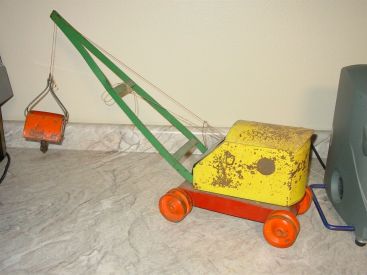 Vintage Sturdybird Pressed Steel Crane/Shovel Construction Toy Main Image Vintage Sturdybird Pressed Steel Crane/Shovel Construction Toy Main Image