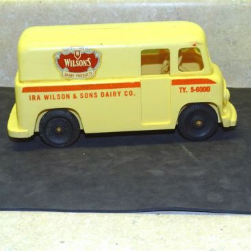 Vintage Plastic Wilson's Dairy Delivery Van Coin Bank, Truck, Como Divco #2 Main Image Vintage Plastic Wilson's Dairy Delivery Van Coin Bank, Truck, Como Divco #2 Main Image