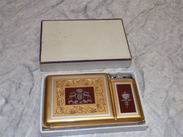 Vintage Pearl Brand Plastic Cigarette Case w/Built In Lighter IN BOX Main Image