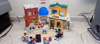 Playsets/Action Figures