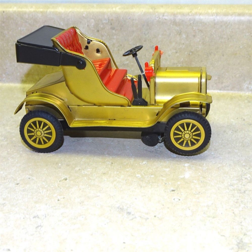 Vintage Japan Tin T.N Bump Go Car In Box Red Battery Operated