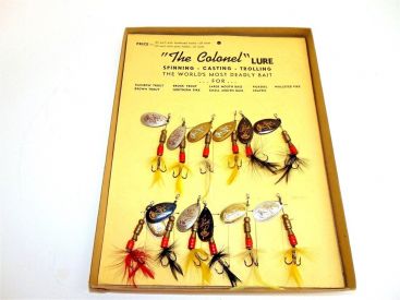 Vintage "The Colonel" Spinner 12 Lure Display gold-silver-black-original box Main Image Vintage "The Colonel" Spinner 12 Lure Display gold-silver-black-original box Main Image