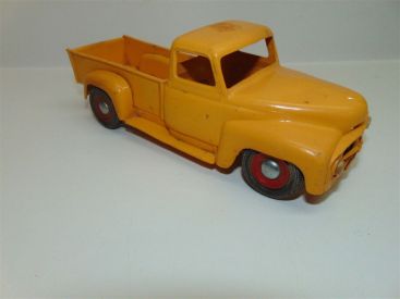 Vintage Product Miniatures International Pick Up-Promo-yellow-1:25-for parts Main Image Vintage Product Miniatures International Pick Up-Promo-yellow-1:25-for parts Main Image