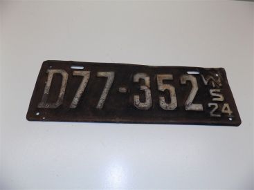 Vintage 1924 Wisconsin License Plate #D77-352 Main Image Vintage 1924 Wisconsin License Plate #D77-352 Main Image