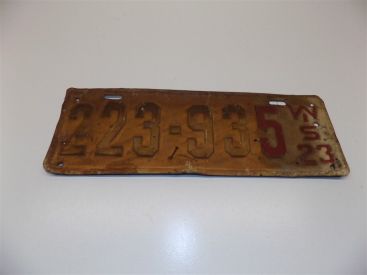 Vintage 1923 Wisconsin License Plate #223-935 Main Image